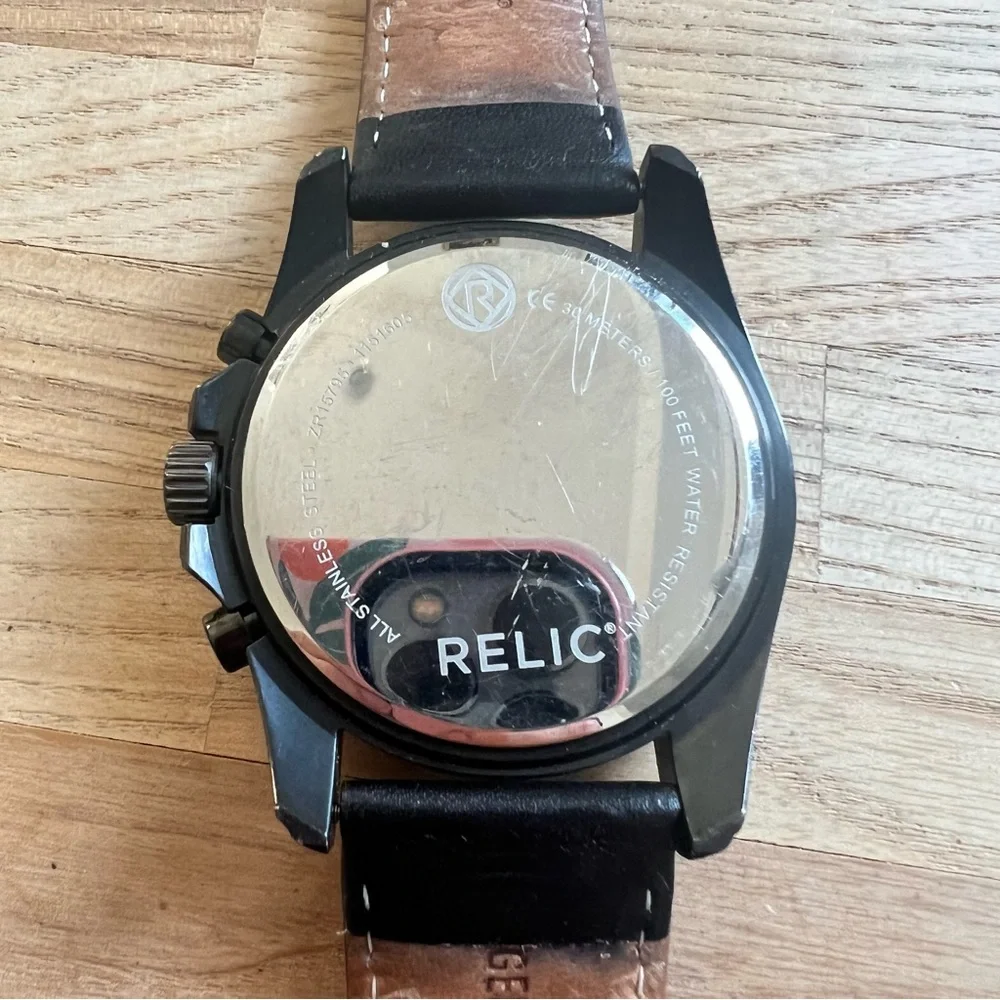 Relic mens black dial black leather watch NEW BATTERY